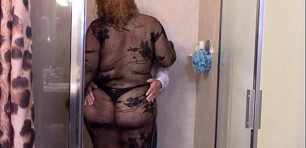  Big Latina Booty grinding on white dick in shower till they cum